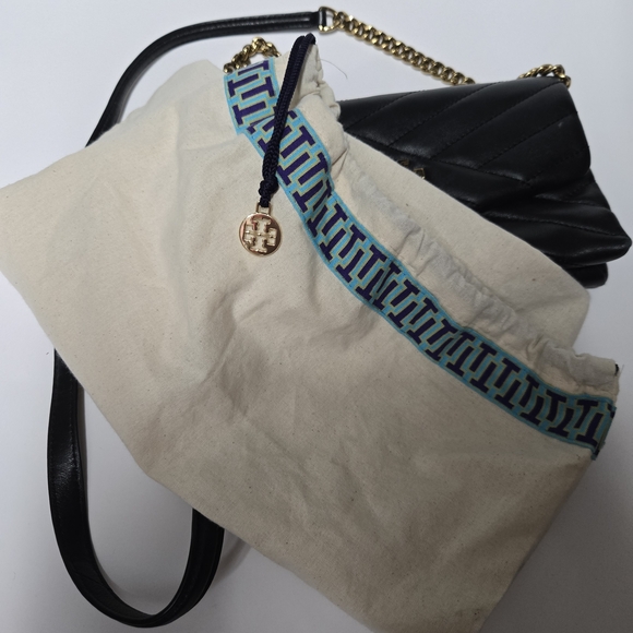 Tory Burch Kira Chevron Quilted Chain Wallet – Black Napa Leather - Picture 5 of 17